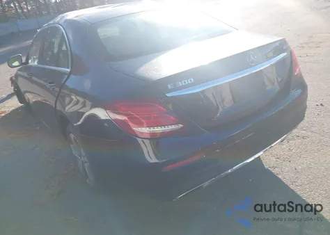 2017 Mercedes-Benz E 300 4Matic z USA, uszkodzony, nr VIN WDDZF4KB6HA114771